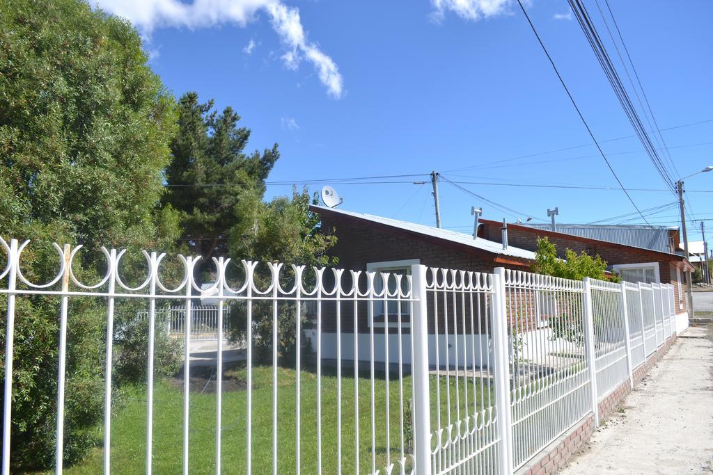 Departamentos Lizkar Apartment Esquel Exterior photo